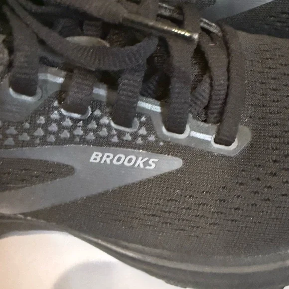 Women’s Brooks Black Athletic Shoes - Picture 8 of 8